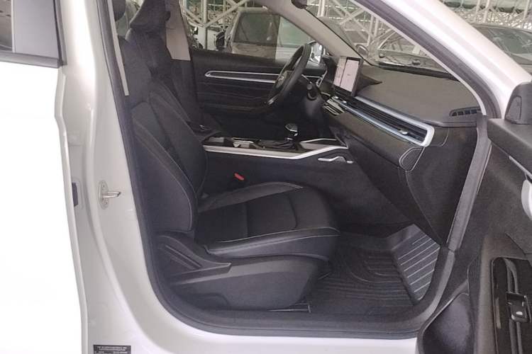 Used Geely Auto Emgrand 2025 4th Generation 1.5L CVT Longteng Edition Right Front Seat
