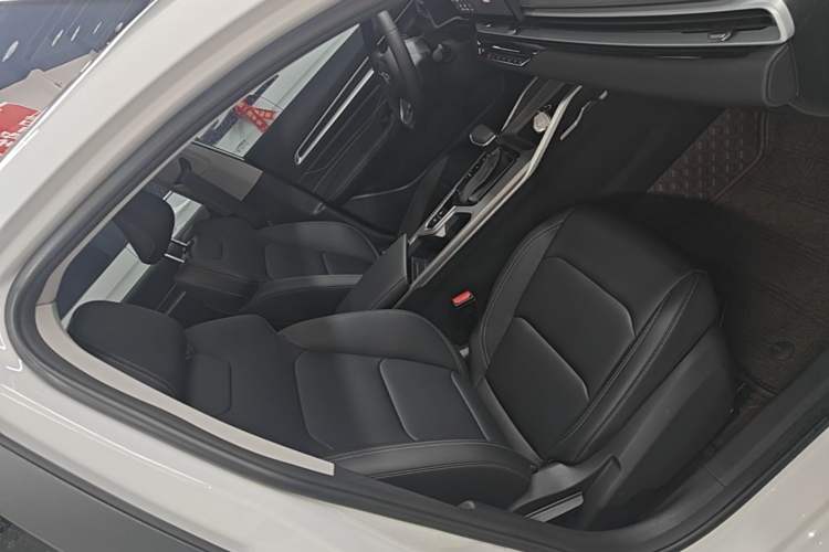 Used Geely Auto Emgrand 2025 4th Generation 1.5L CVT Luxury Version Right Front Seat