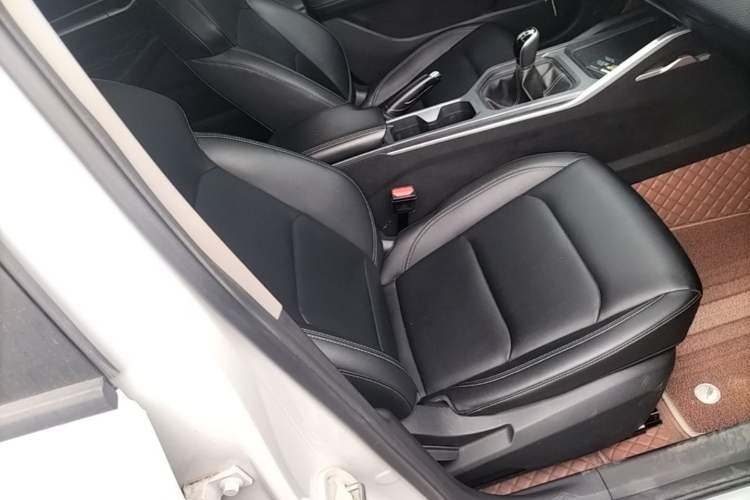 Used Geely Auto Emgrand 2025 4th Generation 1.5L Manual – Dragon Edition Right Front Seat