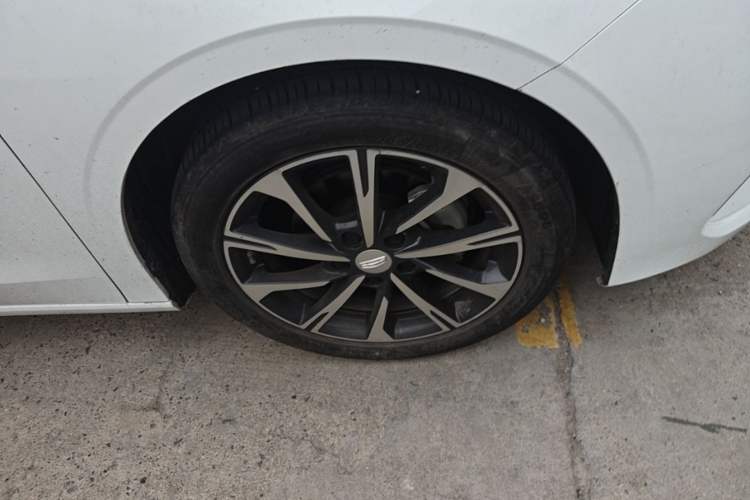 Used Geely Auto Emgrand 2025 4th Generation 1.5L CVT Flagship Version Right Front Wheel Hub