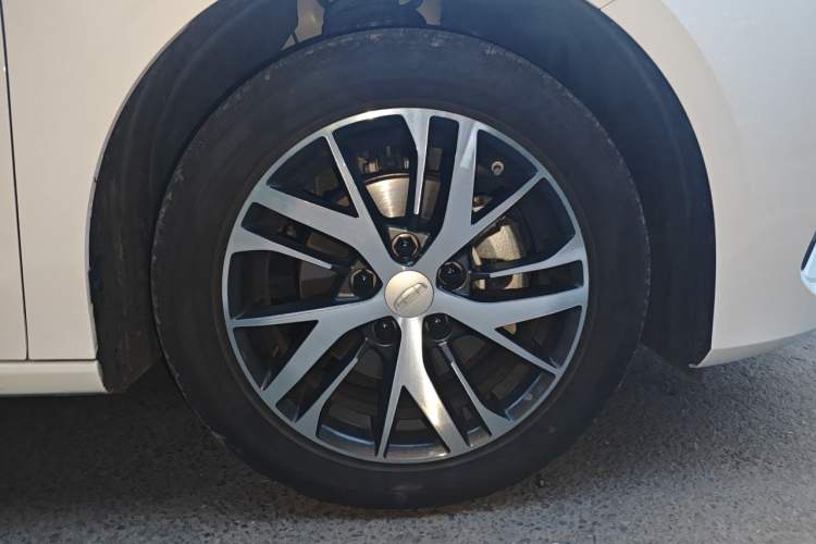 Used Geely Auto Emgrand 2025 4th Generation 1.5L CVT Longteng Edition Right Front Wheel Hub