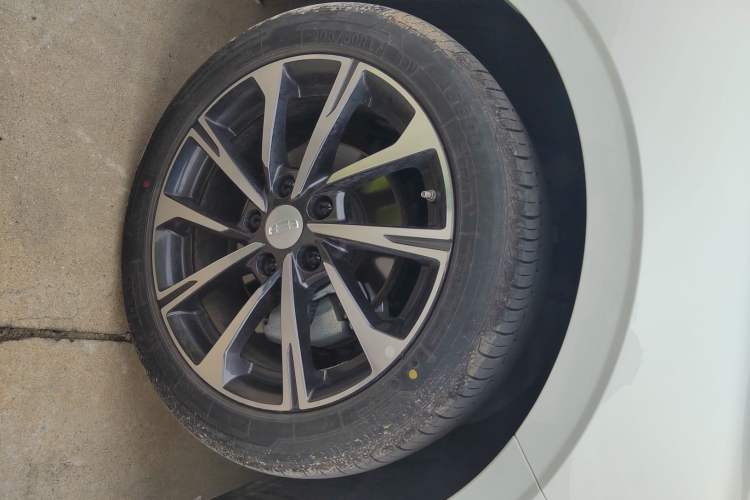 Used Geely Auto Emgrand 2025 4th Generation 1.5L CVT Flagship Version Right Front Wheel Hub