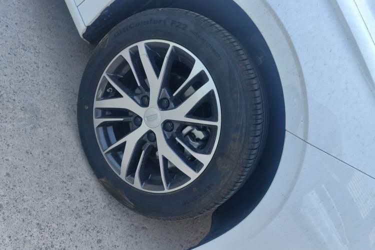 Used Geely Auto Emgrand 2025 4th Generation 1.5L CVT Starry Edition Right Front Wheel Hub