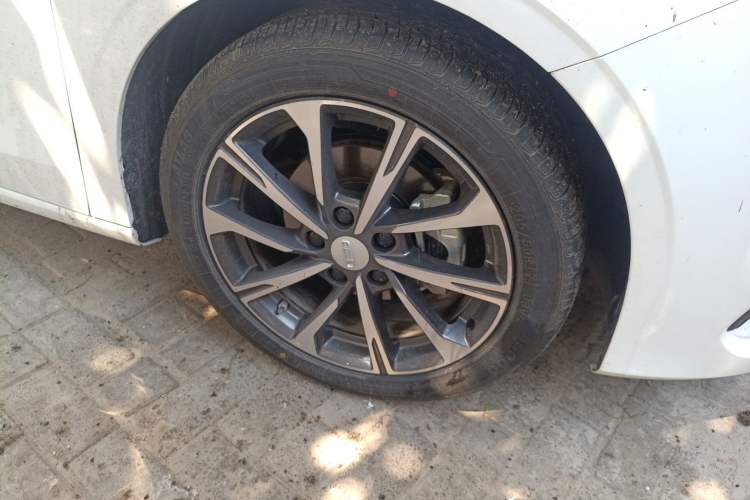 Used Geely Auto Emgrand 2025 4th Generation 1.5L CVT Luxury Version Right Front Wheel Hub