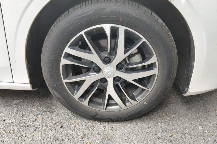 Used Geely Auto Emgrand 2025 4th Generation 1.5L Manual – Dragon Edition Right Front Wheel Hub