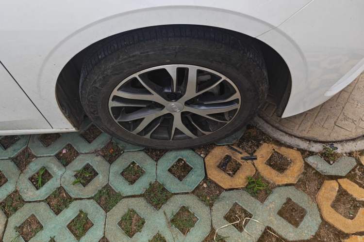 Used Geely Auto Emgrand 2025 4th Generation 1.5L CVT Longteng Edition Right Front Wheel Hub