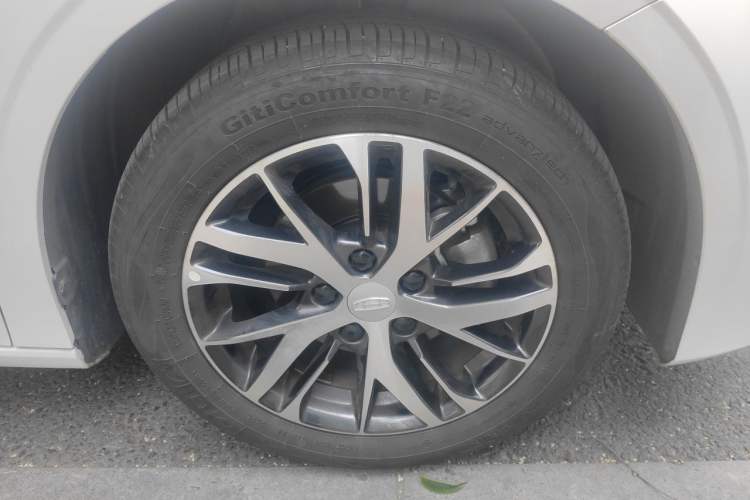 Used Geely Auto Emgrand 2025 4th Generation 1.5L Manual – Dragon Edition Right Front Wheel Hub