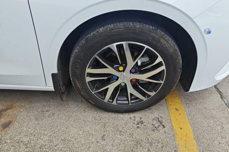 Used Geely Auto Emgrand 2025 4th Generation 1.5L Manual – Dragon Edition Right Front Wheel Hub