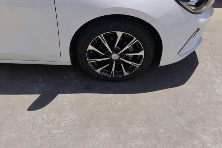 Used Geely Auto Emgrand 2025 4th Generation 1.5L CVT Luxury Version Right Front Wheel Hub