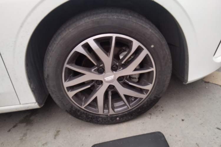 Used Geely Auto Emgrand 2025 4th Generation 1.5L CVT Longteng Edition Right Front Wheel Hub