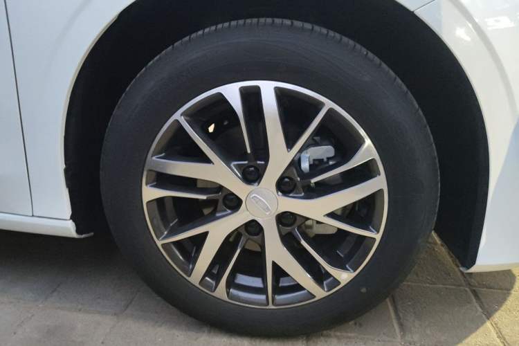 Used Geely Auto Emgrand 2025 4th Generation 1.5L CVT Starry Edition Right Front Wheel Hub