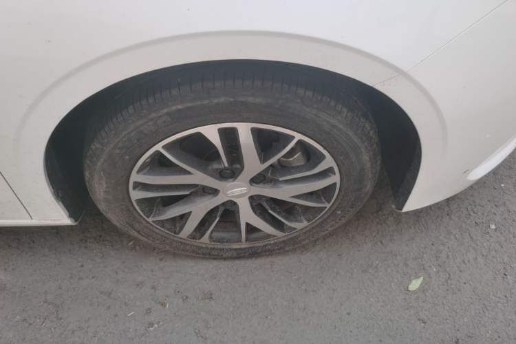 Used Geely Auto Emgrand 2025 4th Generation 1.5L Manual – Dragon Edition Right Front Wheel Hub