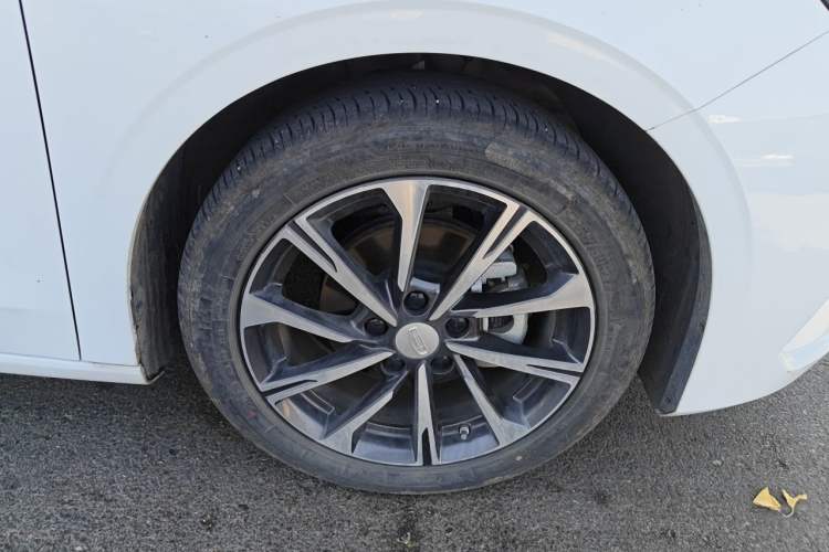 Used Geely Auto Emgrand 2025 4th Generation 1.5L CVT Luxury Version Right Front Wheel Hub