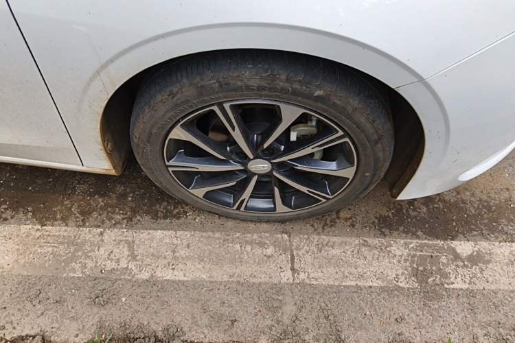 Used Geely Auto Emgrand 2025 4th Generation 1.5L CVT Flagship Version Right Front Wheel Hub