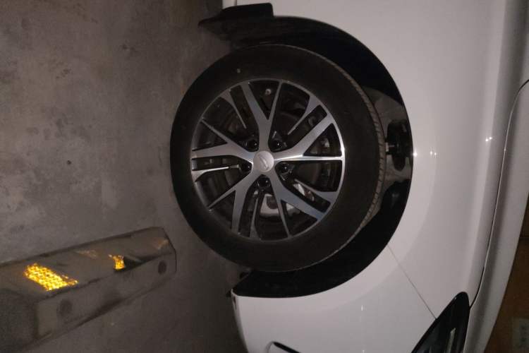 Used Geely Auto Emgrand 2025 4th Generation 1.5L CVT Starry Edition Right Front Wheel Hub