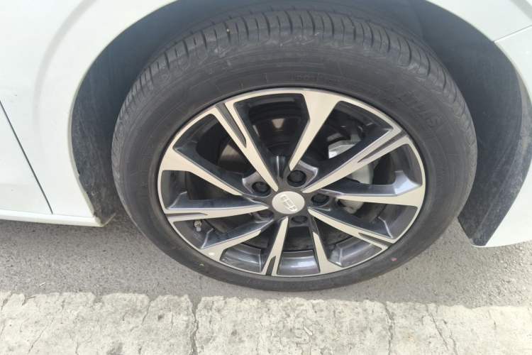 Used Geely Auto Emgrand 2025 4th Generation 1.5L CVT Luxury Version Right Front Wheel Hub