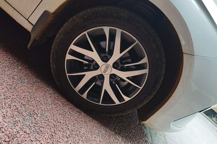 Used Geely Auto Emgrand 2025 4th Generation 1.5L Manual – Dragon Edition Right Front Wheel Hub