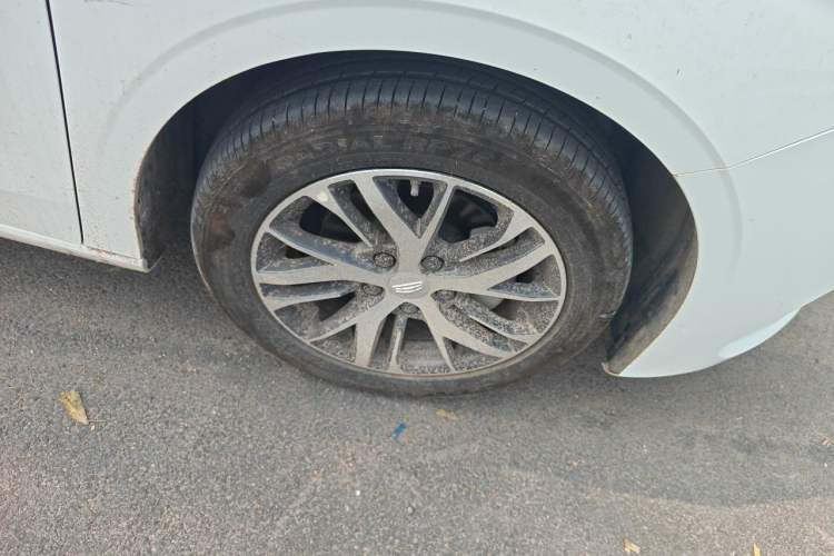 Used Geely Auto Emgrand 2025 4th Generation 1.5L CVT Longteng Edition Right Front Wheel Hub