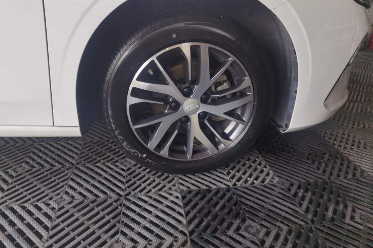 Used Geely Auto Emgrand 2025 4th Generation 1.5L CVT Longteng Edition Right Front Wheel Hub