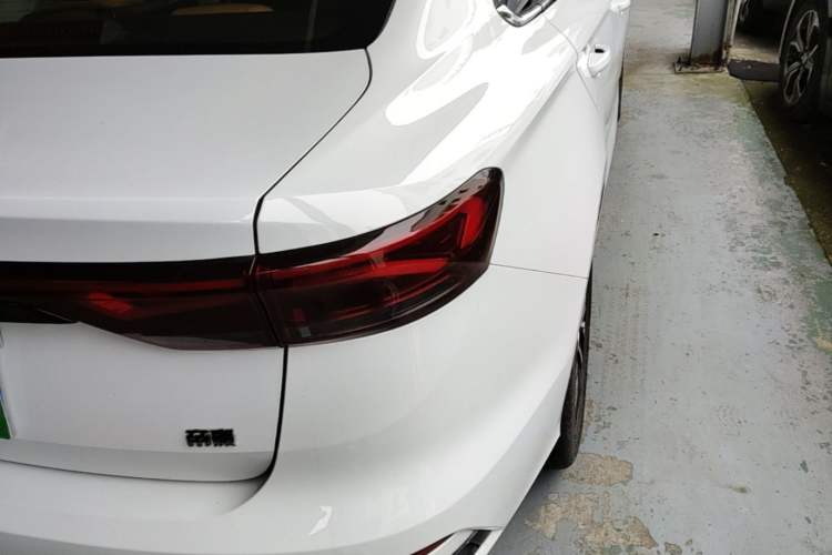 Used Geely Auto Emgrand 2025 4th Generation 1.5L CVT Flagship Version Right Rear Taillight