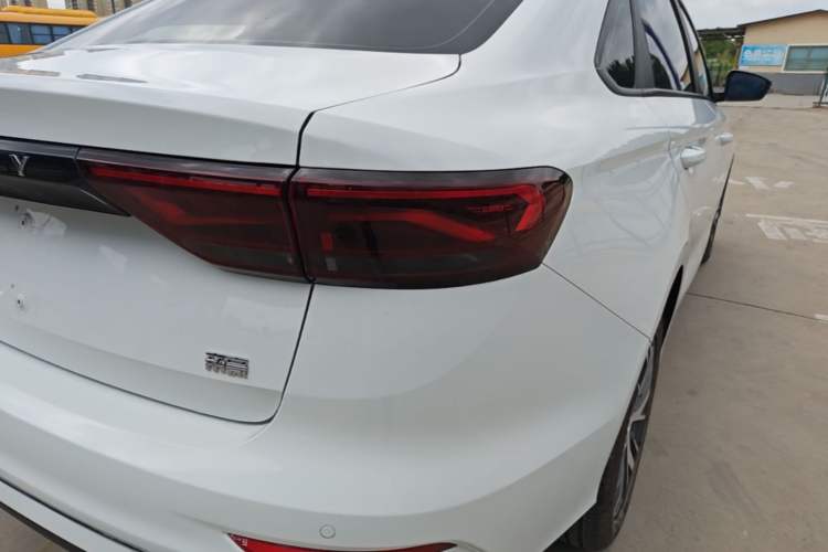 Used Geely Auto Emgrand 2025 4th Generation 1.5L CVT Longteng Edition Right Rear Taillight