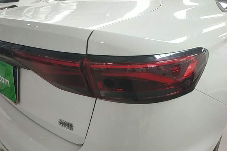 Used Geely Auto Emgrand 2025 4th Generation 1.5L CVT Longteng Edition Right Rear Taillight