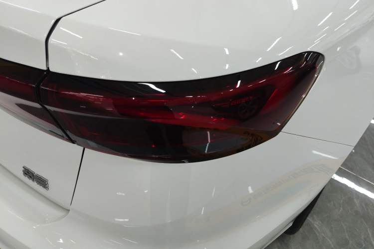 Used Geely Auto Emgrand 2025 4th Generation 1.5L CVT Flagship Version Right Rear Taillight