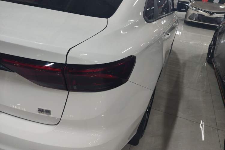 Used Geely Auto Emgrand 2025 4th Generation 1.5L CVT Longteng Edition Right Rear Taillight
