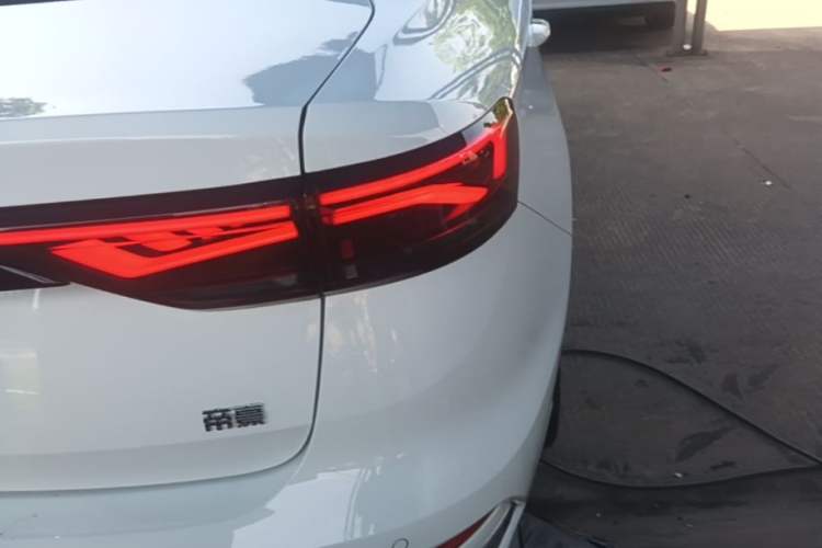 Used Geely Auto Emgrand 2025 4th Generation 1.5L CVT Luxury Version Right Rear Taillight