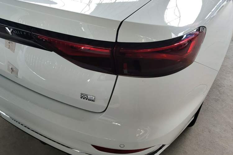 Used Geely Auto Emgrand 2025 4th Generation 1.5L CVT Longteng Edition Right Rear Taillight