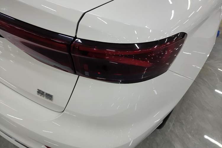 Used Geely Auto Emgrand 2025 4th Generation 1.5L CVT Flagship Version Right Rear Taillight