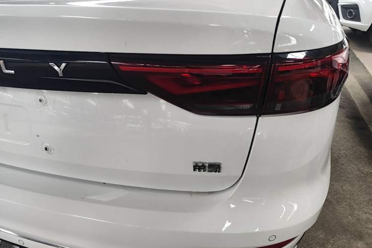 Used Geely Auto Emgrand 2025 4th Generation 1.5L CVT Longteng Edition Right Rear Taillight