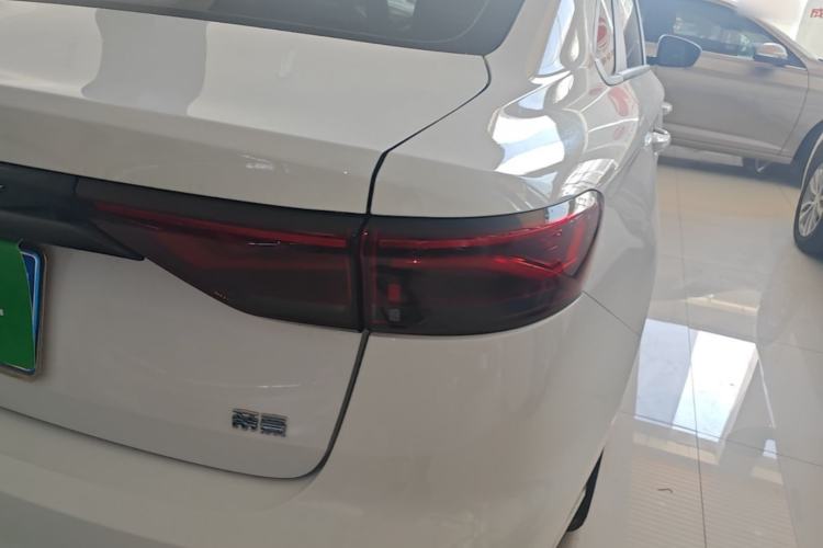 Used Geely Auto Emgrand 2025 4th Generation 1.5L CVT Longteng Edition Right Rear Taillight