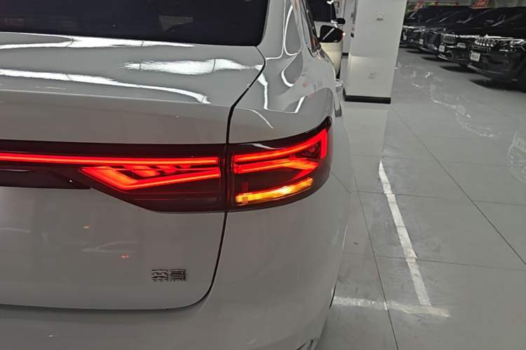 Used Geely Auto Emgrand 2025 4th Generation 1.5L CVT Luxury Version Right Rear Taillight