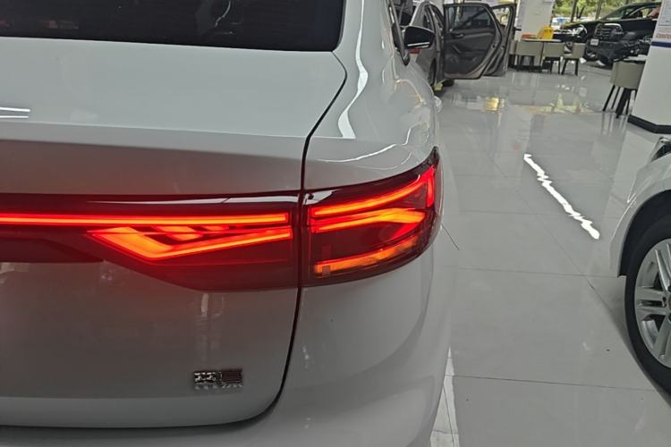 Used Geely Auto Emgrand 2025 4th Generation 1.5L CVT Luxury Version Right Rear Taillight