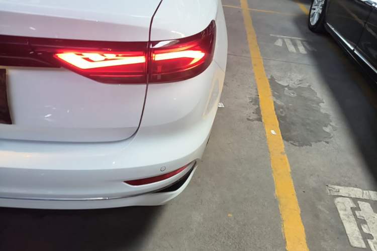 Used Geely Auto Emgrand 2025 4th Generation 1.5L CVT Longteng Edition Right Rear Taillight