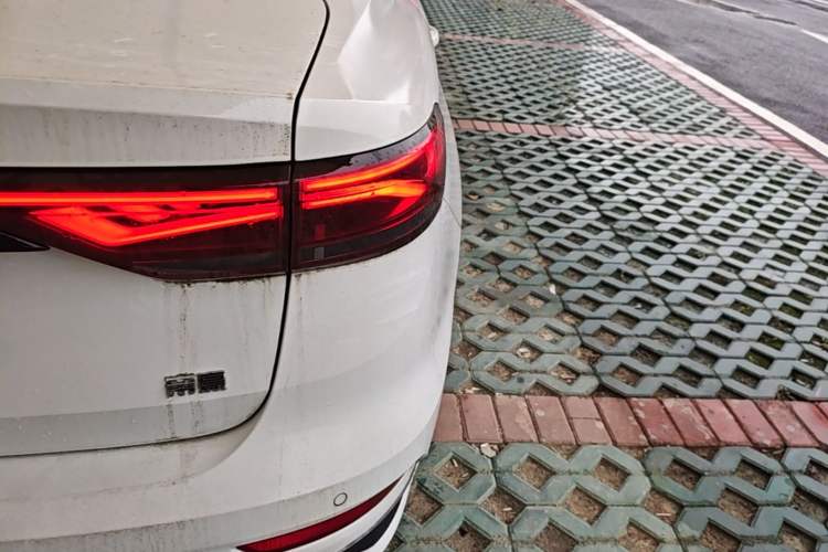Used Geely Auto Emgrand 2025 4th Generation 1.5L CVT Flagship Version Right Rear Taillight