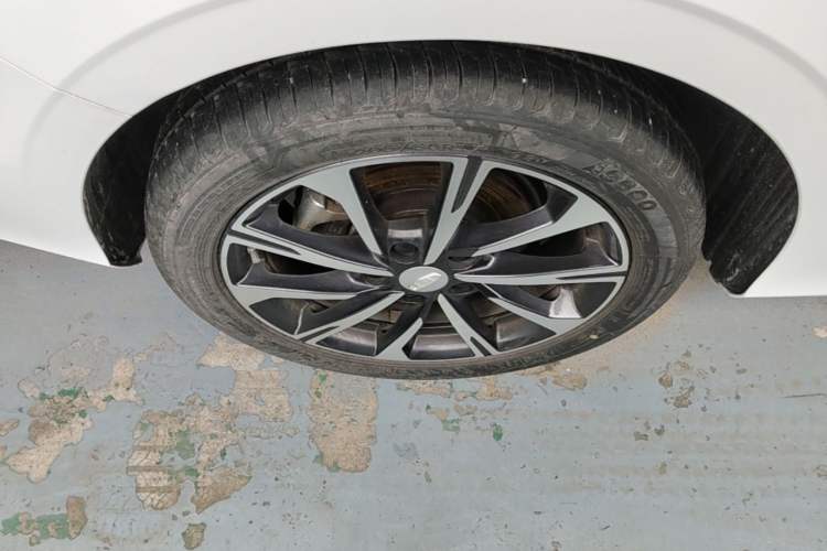 Used Geely Auto Emgrand 2025 4th Generation 1.5L CVT Flagship Version Right Rear Wheel Hub