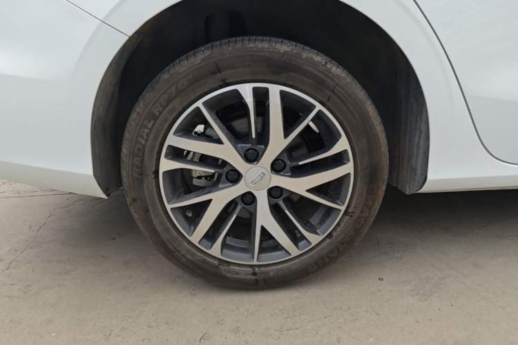 Used Geely Auto Emgrand 2025 4th Generation 1.5L CVT Longteng Edition Right Rear Wheel Hub
