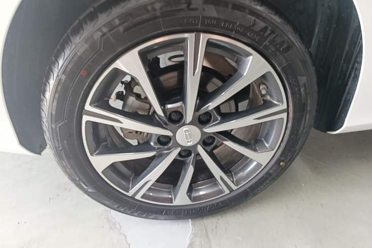 Used Geely Auto Emgrand 2025 4th Generation 1.5L CVT Luxury Version Right Rear Wheel Hub