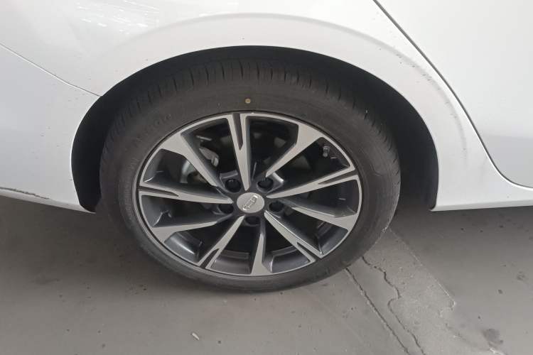 Used Geely Auto Emgrand 2025 4th Generation 1.5L CVT Luxury Version Right Rear Wheel Hub
