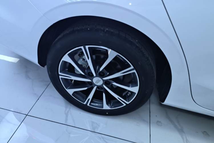 Used Geely Auto Emgrand 2025 4th Generation 1.5L CVT Flagship Version Right Rear Wheel Hub