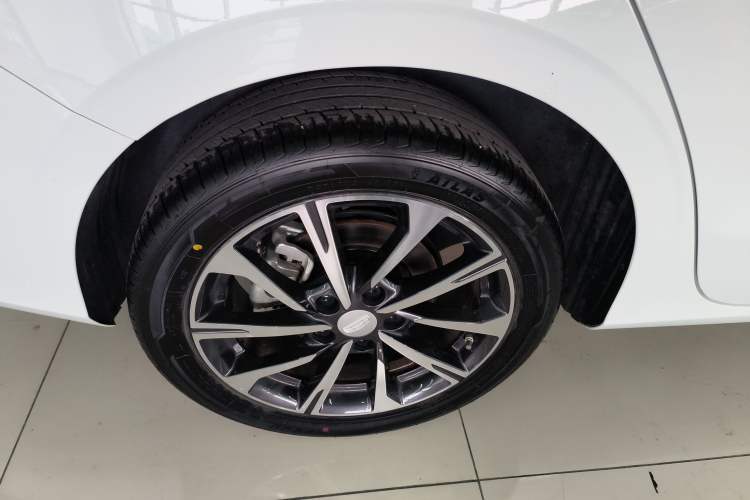 Used Geely Auto Emgrand 2025 4th Generation 1.5L CVT Luxury Version Right Rear Wheel Hub