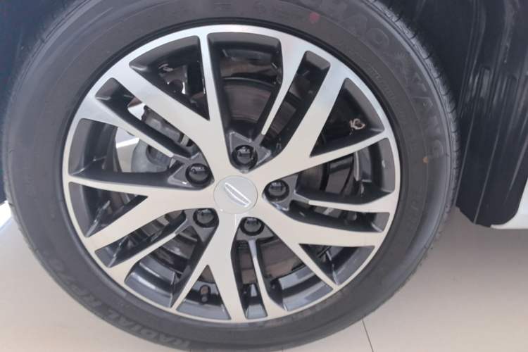 Used Geely Auto Emgrand 2025 4th Generation 1.5L Manual – Dragon Edition Right Rear Wheel Hub