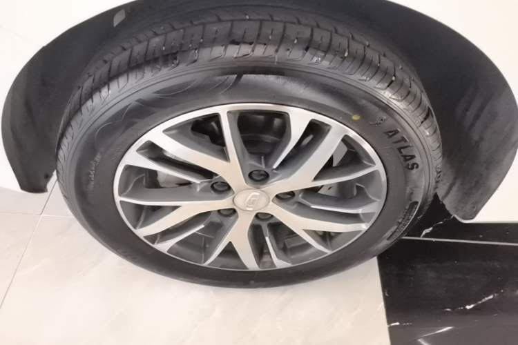 Used Geely Auto Emgrand 2025 4th Generation 1.5L CVT Starry Edition Right Rear Wheel Hub