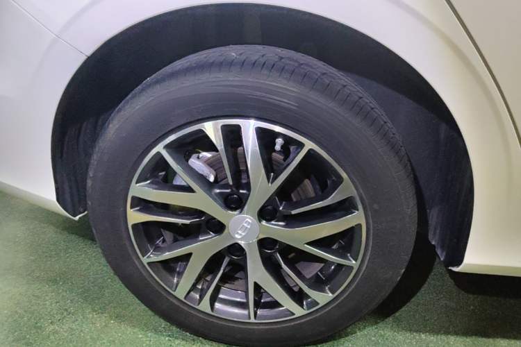 Used Geely Auto Emgrand 2025 4th Generation 1.5L CVT Longteng Edition Right Rear Wheel Hub
