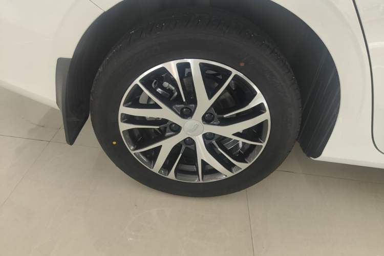 Used Geely Auto Emgrand 2025 4th Generation 1.5L Manual – Dragon Edition Right Rear Wheel Hub