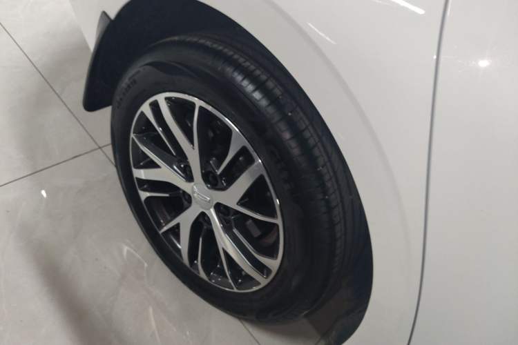 Used Geely Auto Emgrand 2025 4th Generation 1.5L CVT Longteng Edition Right Rear Wheel Hub