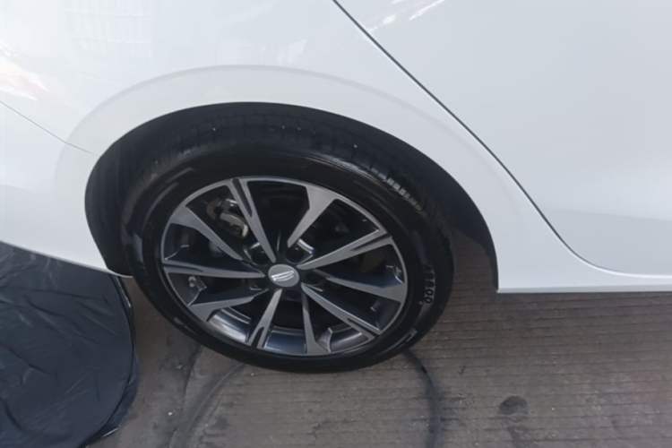 Used Geely Auto Emgrand 2025 4th Generation 1.5L CVT Luxury Version Right Rear Wheel Hub