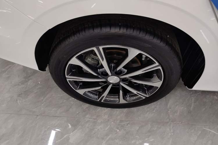Used Geely Auto Emgrand 2025 4th Generation 1.5L CVT Flagship Version Right Rear Wheel Hub